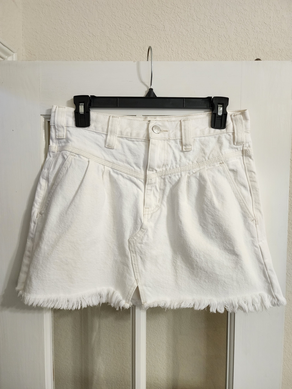 We The Free Free People White Denim Mini Skirt Pleated Raw Hem Size 27